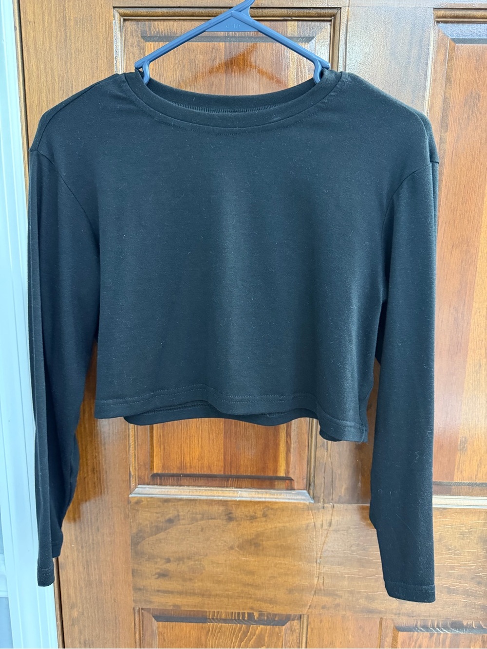 Source Unknown Black Long-Sleeve Cropped Tee